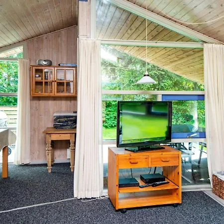 Two-bedroom In Oksbol 10 *