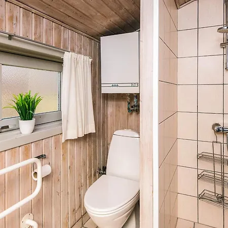 Ferienhaus Luxury Retreat Near Kvie So